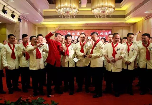 师徒互勉，仁义共进——利永周大师授徒仪式暨利永周弟子会成立晚宴隆重举行