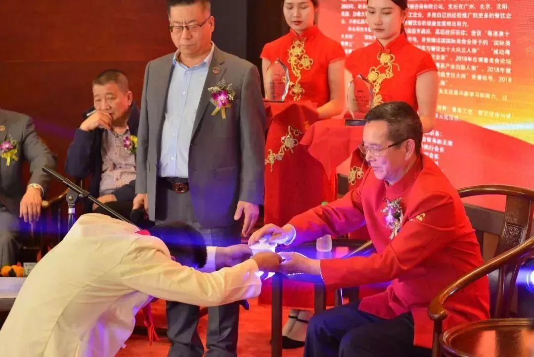 师徒互勉，仁义共进—利永周大师第二次授徒仪式隆重举行！